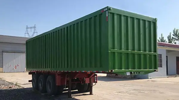 Grote, lichte gesloten opleggers verhogen de logistieke efficiëntie